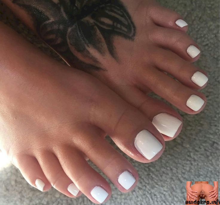 go foot feet nails pedicure