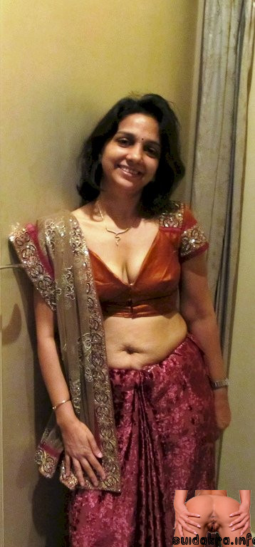 aunty beauty indian mom navels sarees
