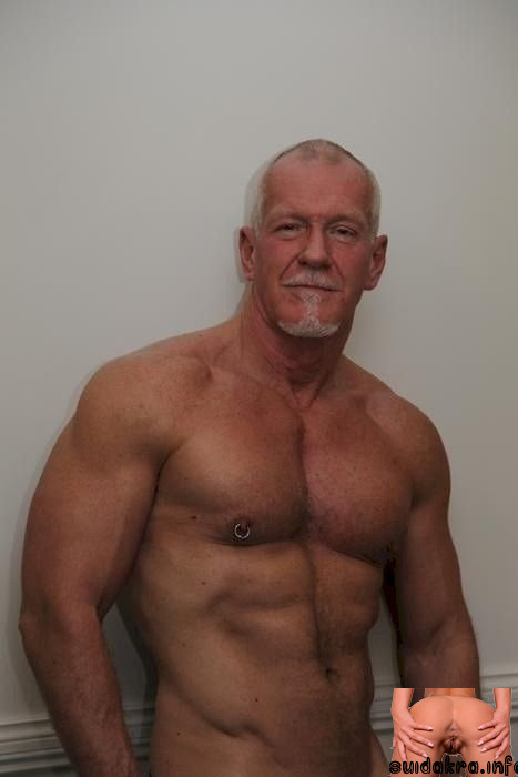 bear daddy handsome mature bearded maenner male masculine beard daddies muscle gay muscular dads