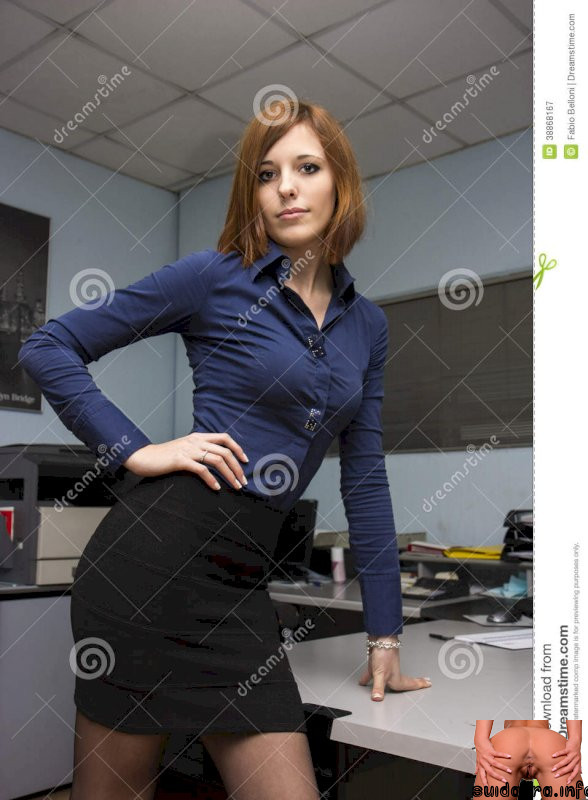 posing secretaresse secretary