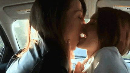 kisses gifs lesbian