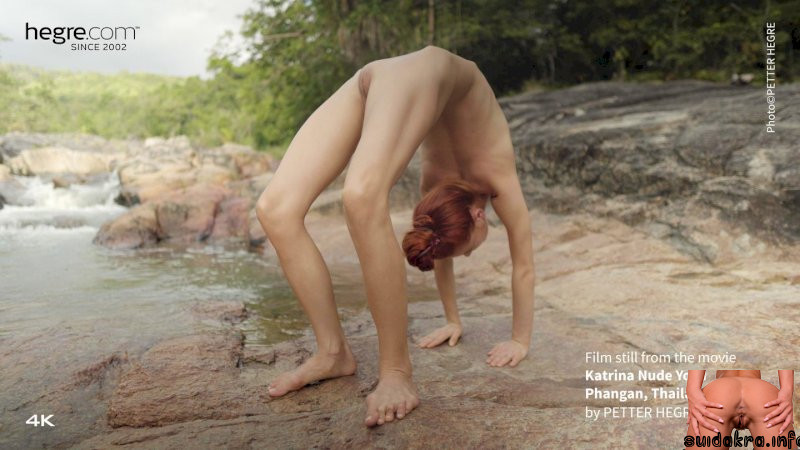 screen yoga nude nackt