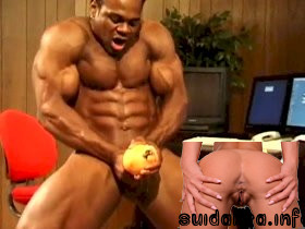 bodybuilder kai greene grapefruit porn mymusclevideo kai