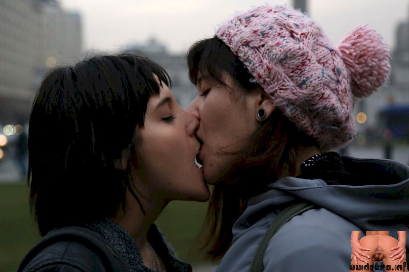 lgbt lesbian kiss kiss gettyimages chilean hard moneda kiss lesbian getty pinknews