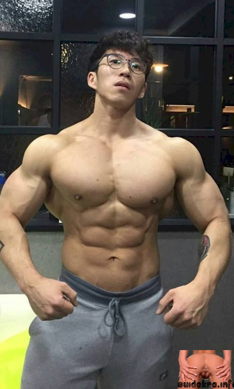 Ripped guy sex